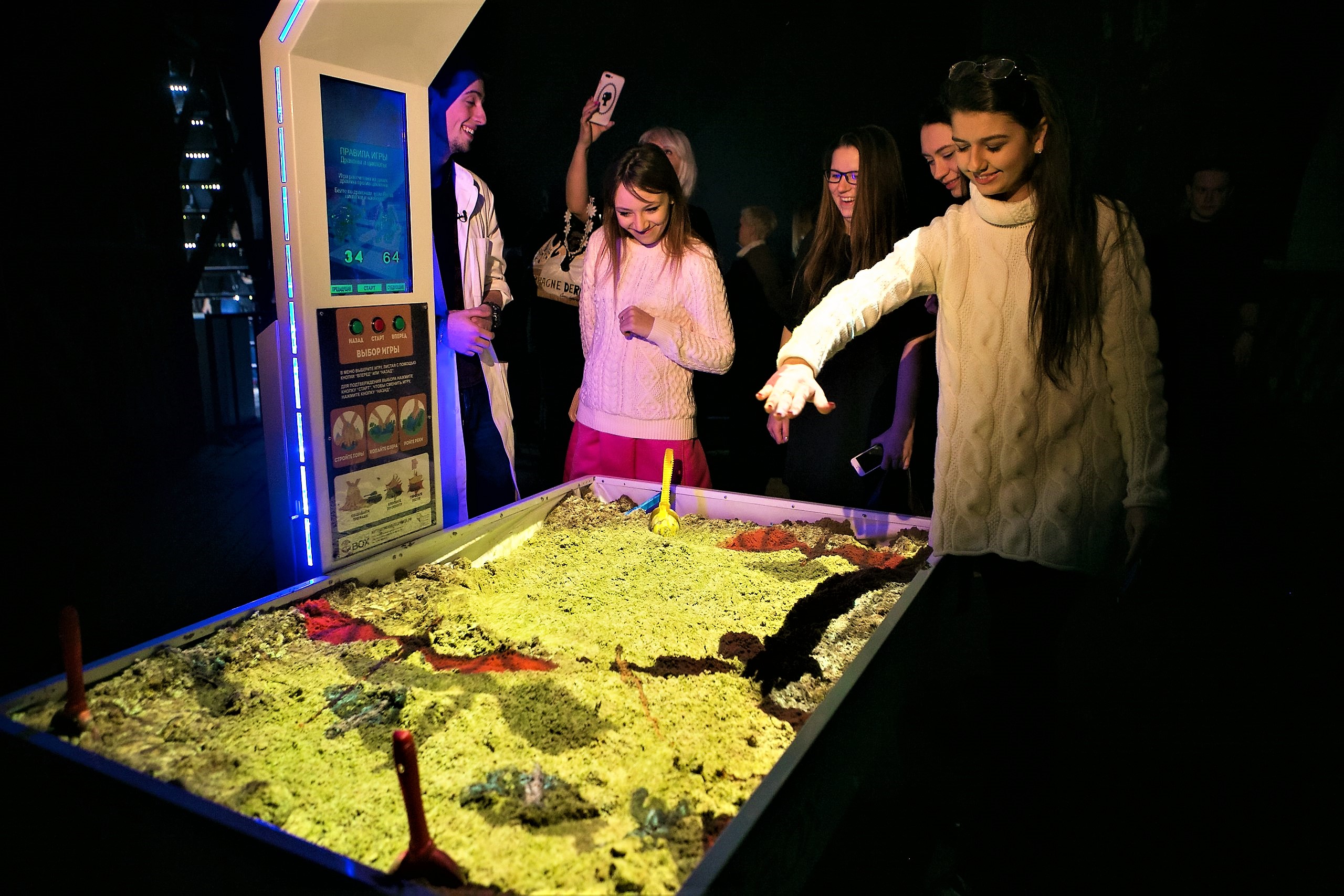 Interaktív játék hotel lobbyba