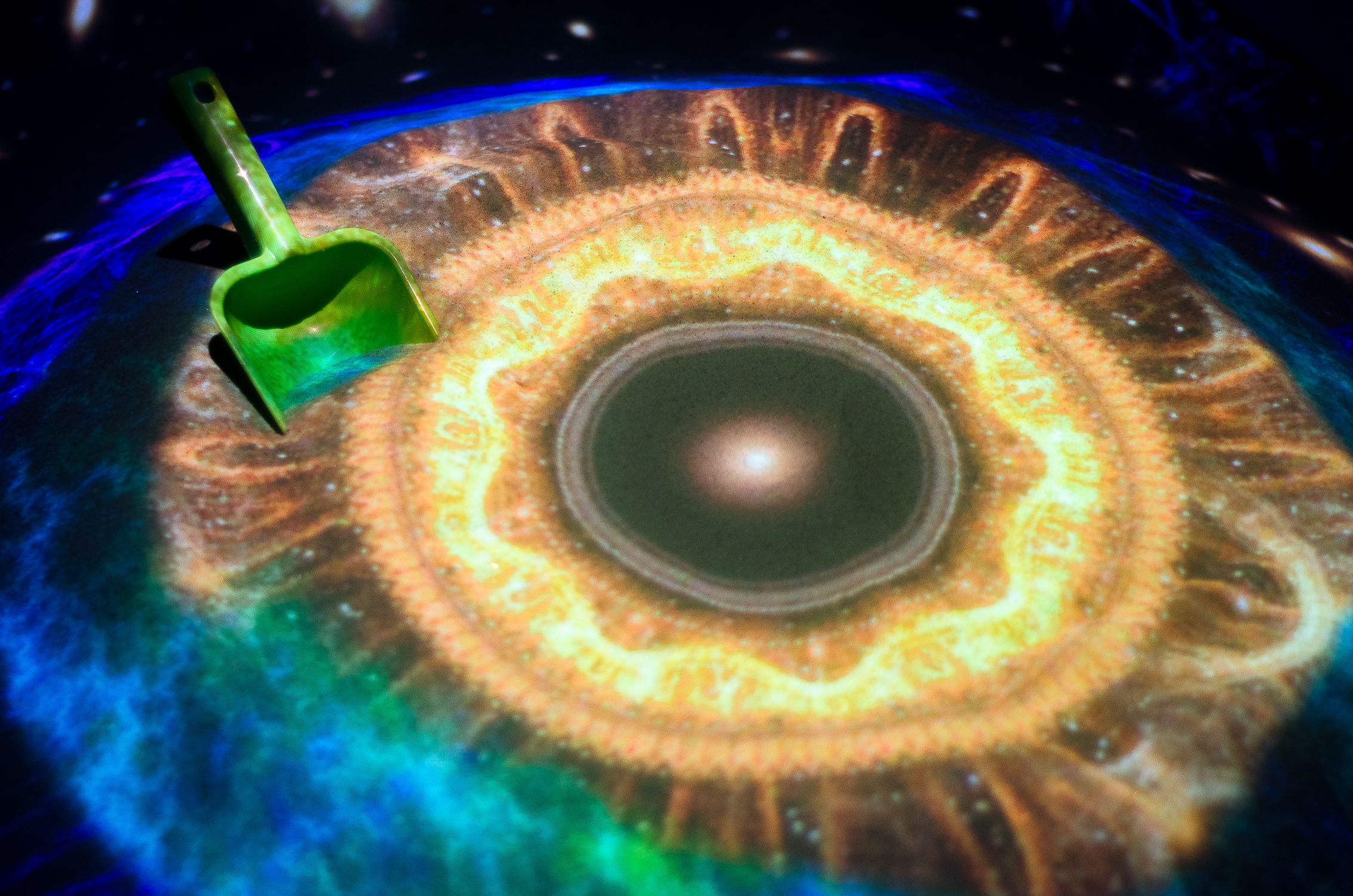 A világ megismerése (évszakok, növények) biztonságos környezetben.